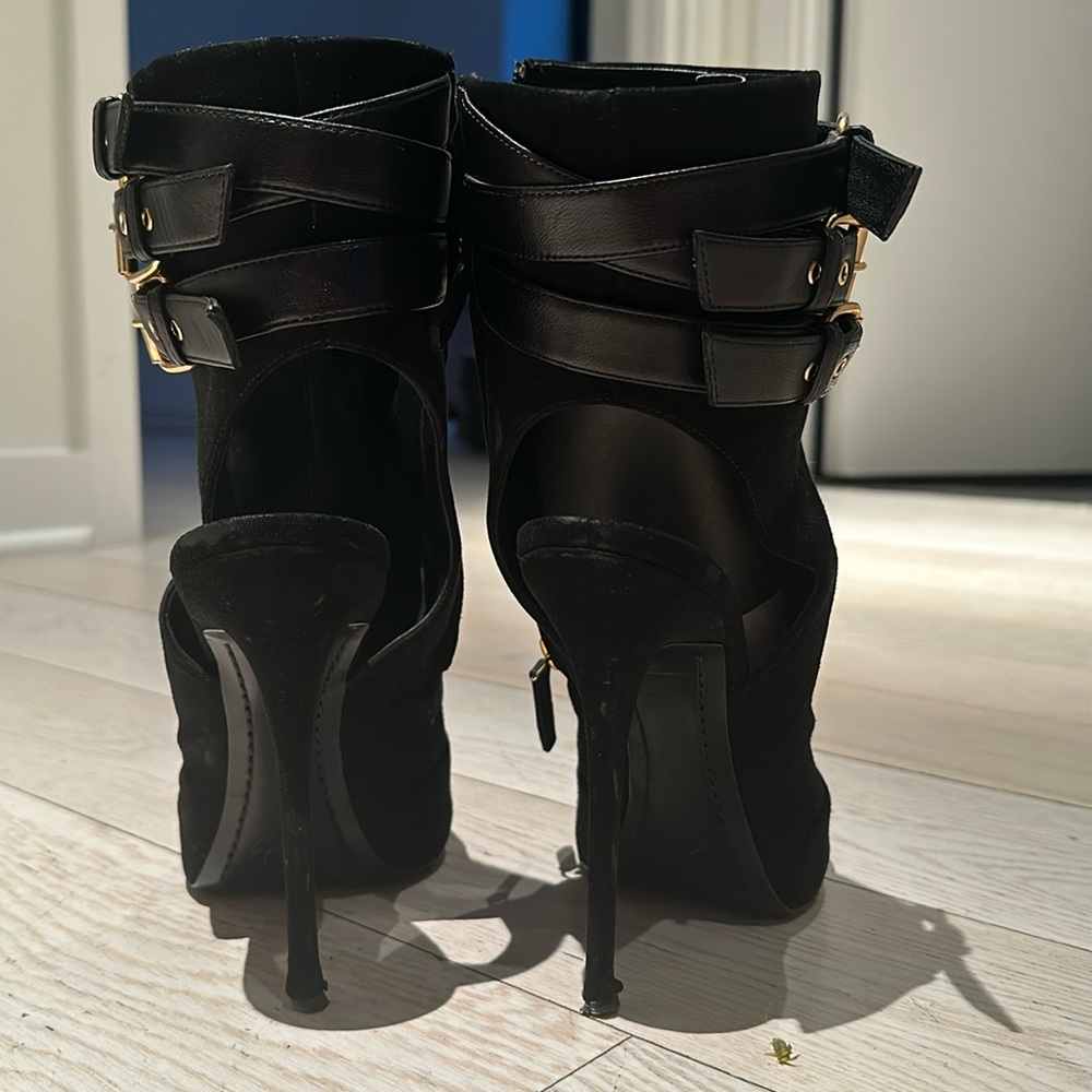 Size 38 Giuseppe Zanotti ankle open toe boots in black suede